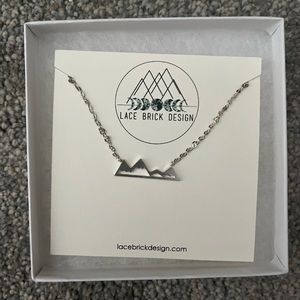 Brand new mountain view necklace